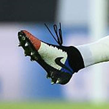 Paul Pogba Shows Off Nike Magista Obra France Boots Footy